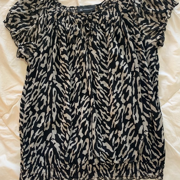 INC - Short sleeve top size XL - Picture 3 of 4